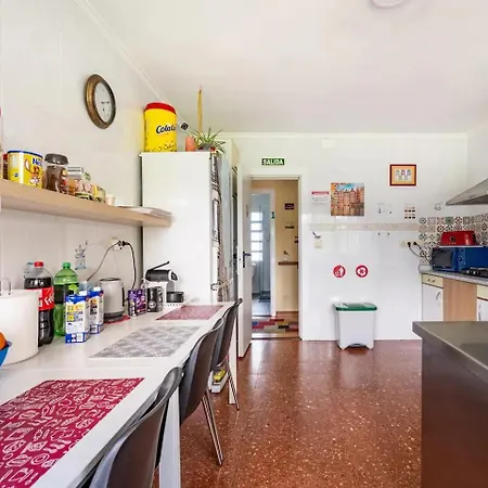 Casa Entera Family House 기욘