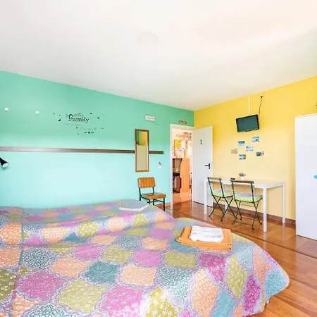 Casa Entera Family House 기욘